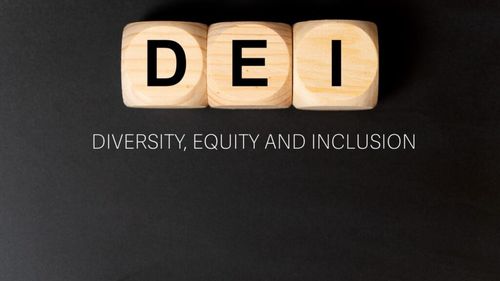 Lista marilor companii care au redus sau renunțat la programele de diversitate, echitate și incluziune după venirea lui Donald Trump la putere / Câțiva giganți, inclusiv Apple, se mențin puternic pe poziții