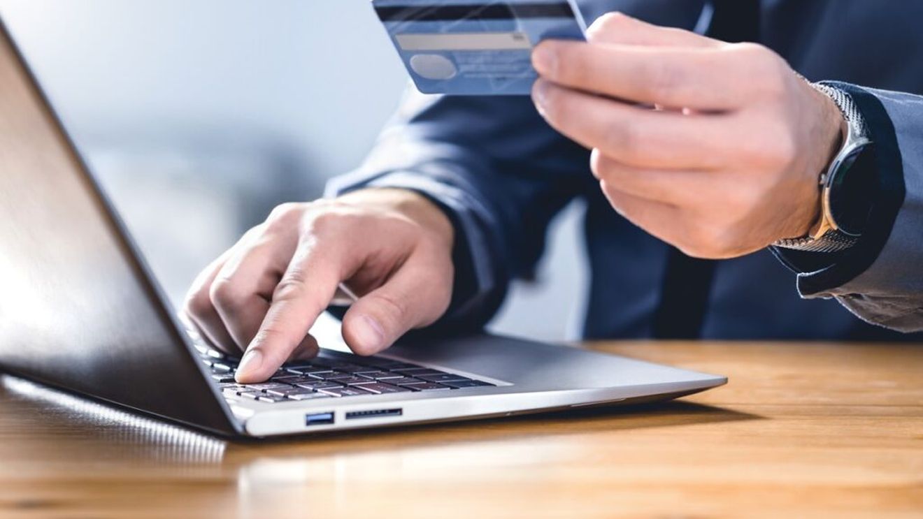 Au apărut escrocheriile de tip „brushing”, care cresc din cauza creșterii vânzărilor online