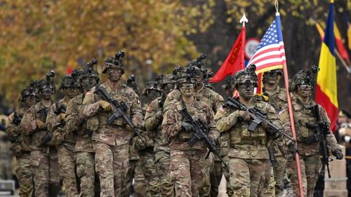 Retragerea parţială a trupelor americane din România demonstrează necesitatea creşterii cheltuielilor militare, consideră Comisia Europeană