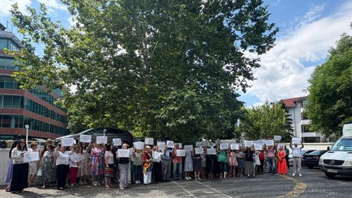 Angajații de la INS, MIPE, protest spontan împotriva scăderii sporurilor. Sindicatul grefierilor a cerut renunțarea la OUG