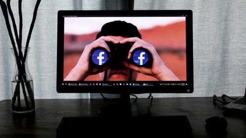 Meta ia măsuri noi pentru a combate înșelătoriile cu reclame „celeb-bait”: extinde testele de recunoaștere facială și pentru recuperarea mai ușoară a conturilor