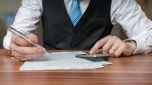 Raport: Sectorul bancar din România se află în 2025 într-una dintre cele mai solide poziţii financiare din Europa Centrală şi de Est