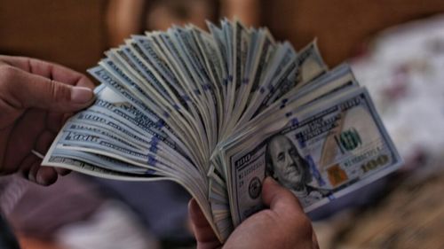 Ciolacu: Angajații companiilor publice, inclusiv șefii, vor fi plătiți în funcție de performanță