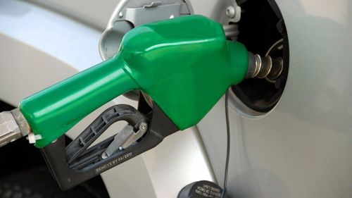 Bulgaria și Grecia, raiduri de amploare în benzinării / Sute de stații de carburanți înșelau clienții la pompă