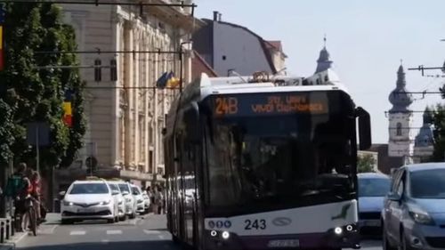 Cluj: Primarul Emil Boc a semnat noul contract pentru livrarea a încă 22 de autobuze electrice