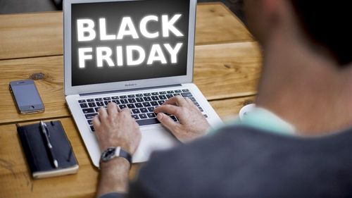 Europenii au cumpărat de Black Friday smartphone-uri, decoraţiuni de Crăciun, pulovere şi bijuterii. Retailerii sunt pesimiști în ceea ce privește vânzările de sărbători