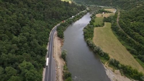 FOTO Autostrada Sibiu – Pitești. „Cârtița” care va fora cel mai lung tunel de pe A1 a intrat în teste la producător și urmează să fie demontată si transportată spre România / Când va începe forajul la Tunelul Poiana