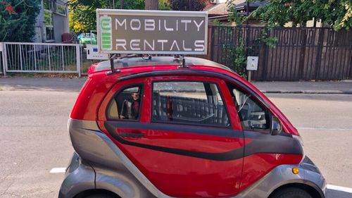 O companie românească lansează un serviciu de închirieri de vehicule electrice cu baterii interschimbabile. E o premieră în Europa, iar investiția depășește 1,5 milioane de euro