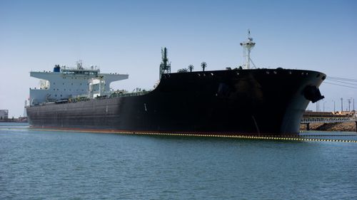 Petrolul rusesc continuă să ajungă la cumpărătorii din întreaga lume. De unde vin "petrolierele misterioase" care facilitează exporturile de țiței? (CNN)