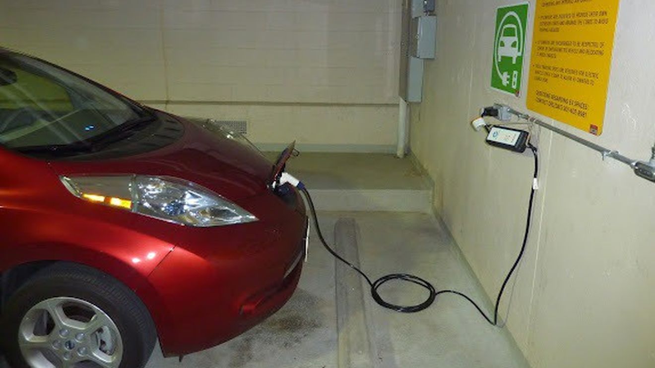 Ce se întâmplă cu bateriile mașinilor electrice iarna și cum se poate rezolva problema încărcării rapide