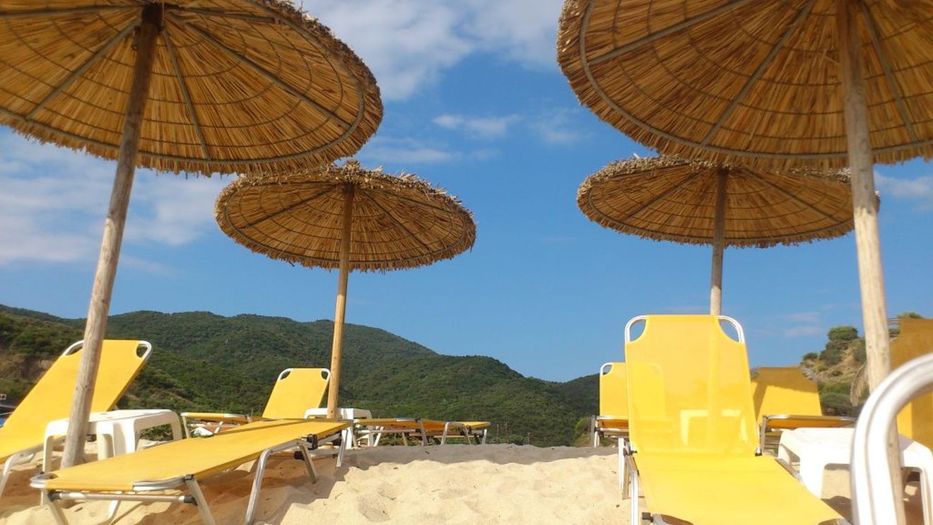 Topul celor mai bine plătite joburi pe timp de vară/ BestJobs: Din categoria joburilor sezoniere, se remarcă în special cele din HoReCa: personal hotelier, ospătari, bucătari, manageri de hoteluri și de restaurante