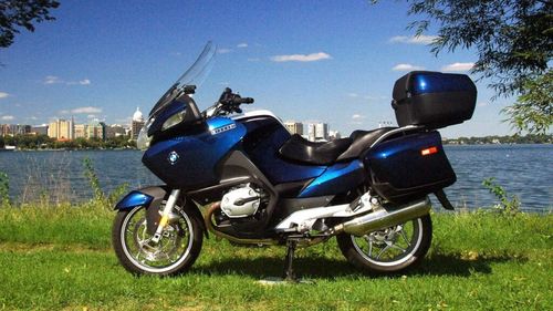 EXCLUSIV Poliția Capitalei vrea să facă reparații și revizii de peste 7.500 euro lunar pentru o motocicletă care costă 20.000 de euro nouă / Licitație în valoare totală de 7,7 milioane euro pentru 56 de motociclete