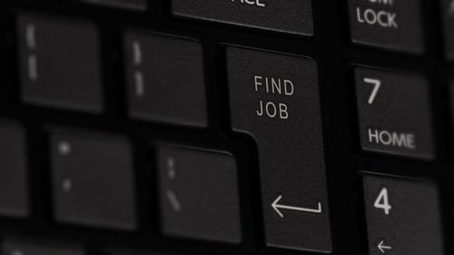 Analiză eJobs: După un 2022 cu un nivel record de joburi apărute, în 2023 angajatorii și-au temperat eforturile de a-și extinde echipele. Piața a scăzut cu 10% anul acesta, deși numărul de aplicări este cu 10% mai mare