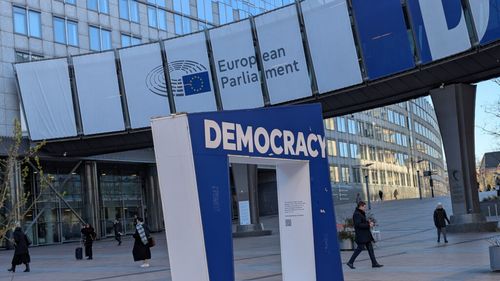 Reziliență economică, investiții în infrastructură cu dublă utilizare civilă-militară și sprijin pentru Ucraina: printre prioritățile bugetului UE pentru 2026, stabilite de europarlamentari