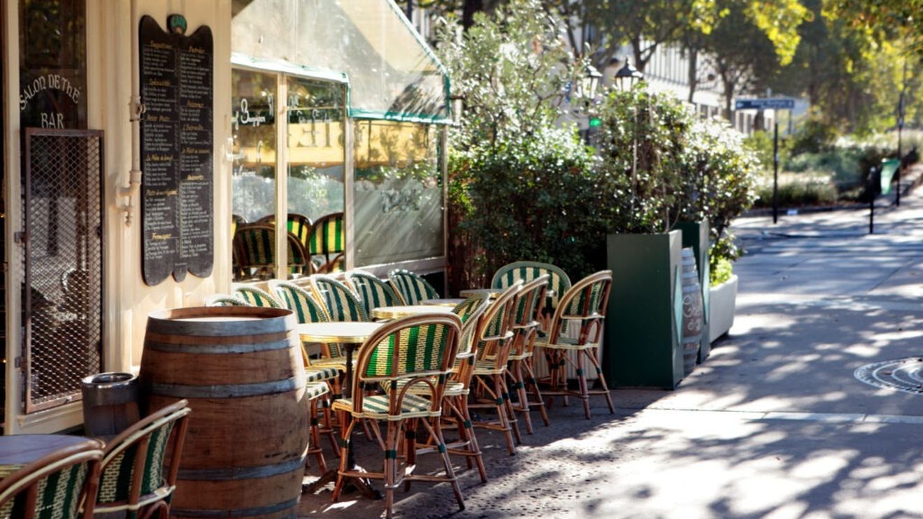 Cafenelele și bistrourile franceze, propuse pentru UNESCO / Emmanuel Macron susține recunoașterea unui simbol național