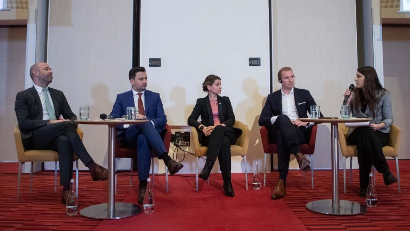 VIDEO Conferința Economedia AI PLAY. Panelul 2: Cum ajungem de la codași pe scara europeană a digitalizării la inteligență artificială pentru cetățeni?