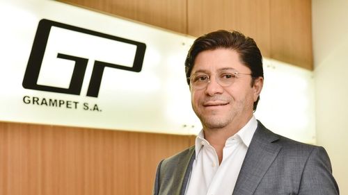 Gruia Stoica are câștig pe toate liniile în bătălia cu STB în încercarea de a o obliga să-i cumpere tramvaiele pentru București. După instanță, acum și CNSC obligă compania de transport să finalizeze achiziția / În joc, mai rămâne problema furnizorului, dacă e firmă rusească sau nu