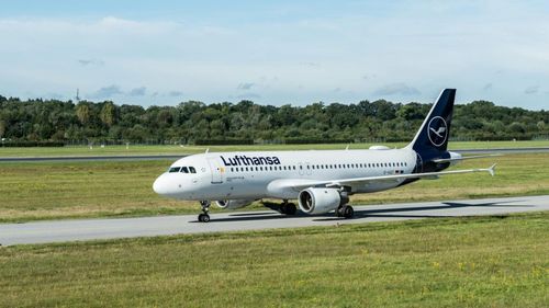 Consiliul Județean Bihor a semnat contractul cu Lufthansa pentru operarea zborurilor Oradea – München / Compania aeriană germană va opera trei curse săptămânale începând cu 1 iunie