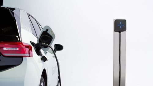 Vânzările globale de vehicule electrice au crescut cu 2% în noiembrie