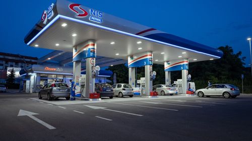 Sârbii au început procedurile de închidere a singurei lor rafinării ce produce benzină și motorină