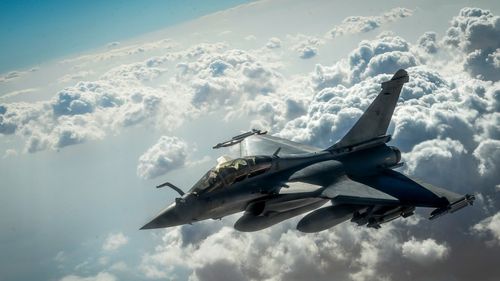 Principalul fond de pensii al Norvegiei exclude 14 firme de armament, printre care Thaales, Rolls-Royce și Raytheon