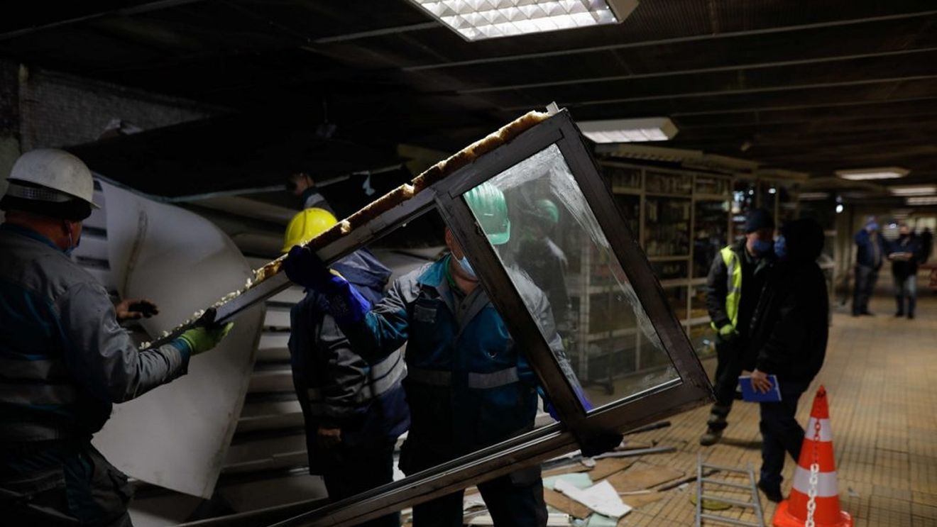 UPDATE Vâlceanu l-a revocat pe Ştefan Paraschiv, directorul de la Metrou care a demolat cu ranga chioşcurile sindicaliştilor lui Rădoi. Noul şef Metrorex este Laurenţiu Truşcă, specializat în comerţul cu carburanţi. Doar doi directori de mari companii numiţi de Bode şi Drulă mai rezistă în funcţie