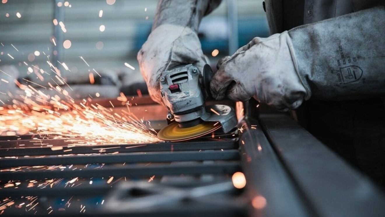 Raport: Încetinire susținută a creșterii în întreaga industrie prelucrătoare. Ciprian Dascălu, BCR: Perspectivele nu arată bine. Datele ne fac să credem că industria prelucrătoare va termina anul cu o creştere aproape de zero