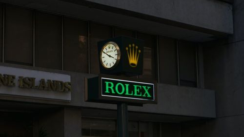Rolex construiește uzine în Elveția unde va produce ceasuri de lux în 2025, pentru a face față cererii