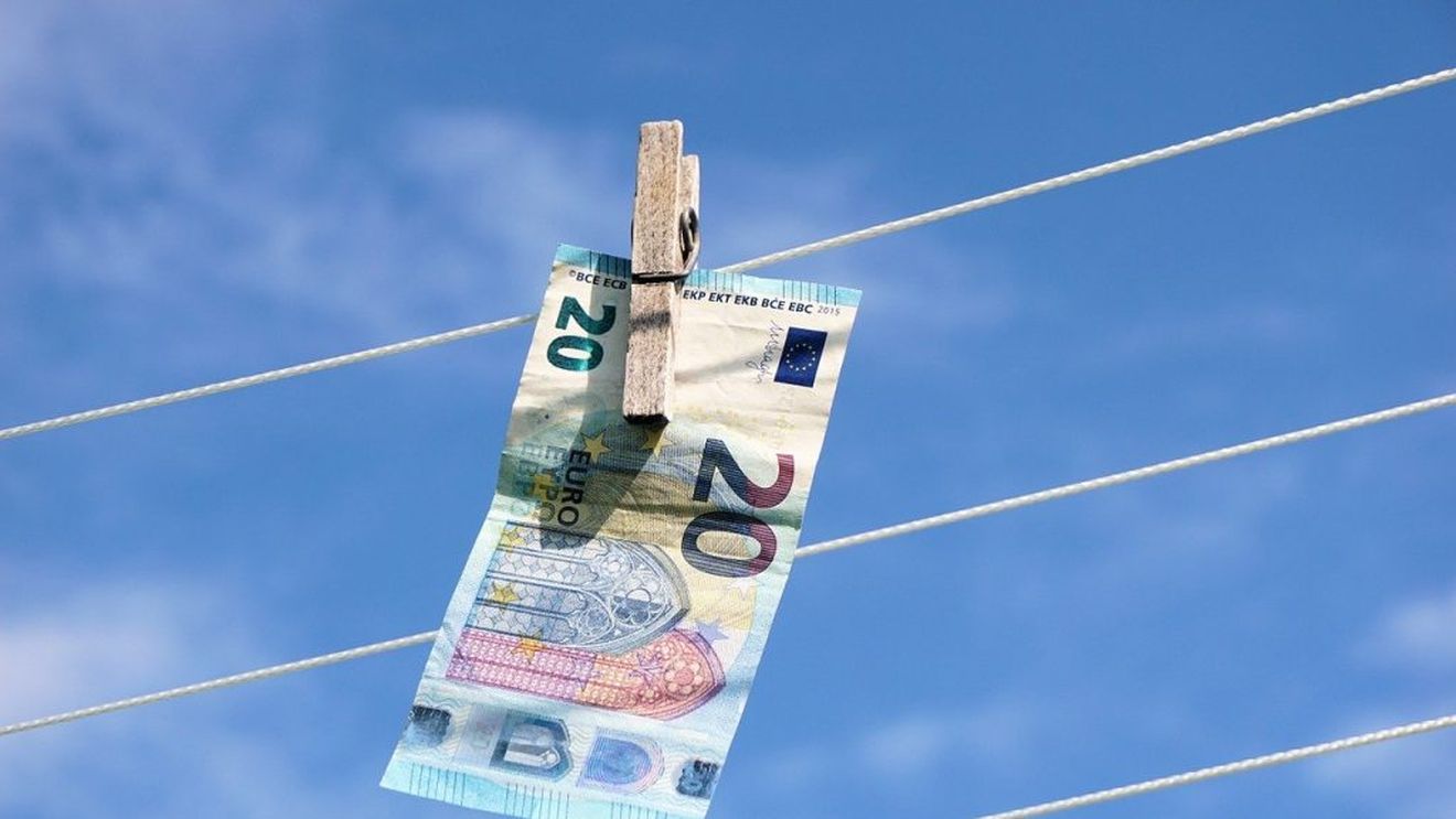 Comisia Europeană ar putea limita plăţile în numerar la 10.000 de euro, pentru a combate spălarea de bani