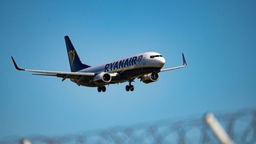 Compania Ryanair spune că va avea mai puține zboruri vara viitoare pentru că Boeing livrează avioanele cu întârziere