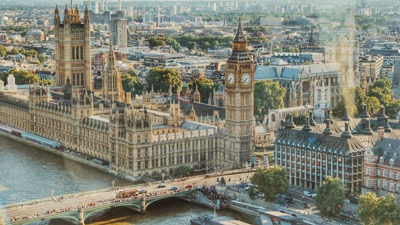 Boris Johnson majorează taxele pentru a finanţa asistenţa medicală şi socială