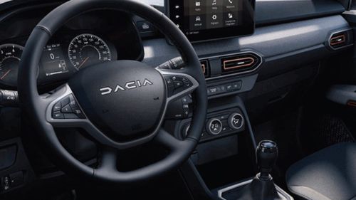 FOTO Dacia Sandero Stepway 2025, surprinsă fără camuflaj înainte de lansarea oficială