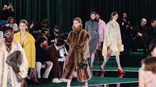 Paradoxul Gucci: în timp ce noul se prăbușește, piața second-hand explodează