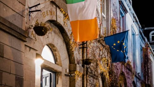 Irlanda trebuie să decidă acum ce va face cu 13 miliarde de euro în impozite restante de la Apple/ Guvernul irlandez s-a opus deciziei, susținând că nu acordă tratamente fiscale preferențiale