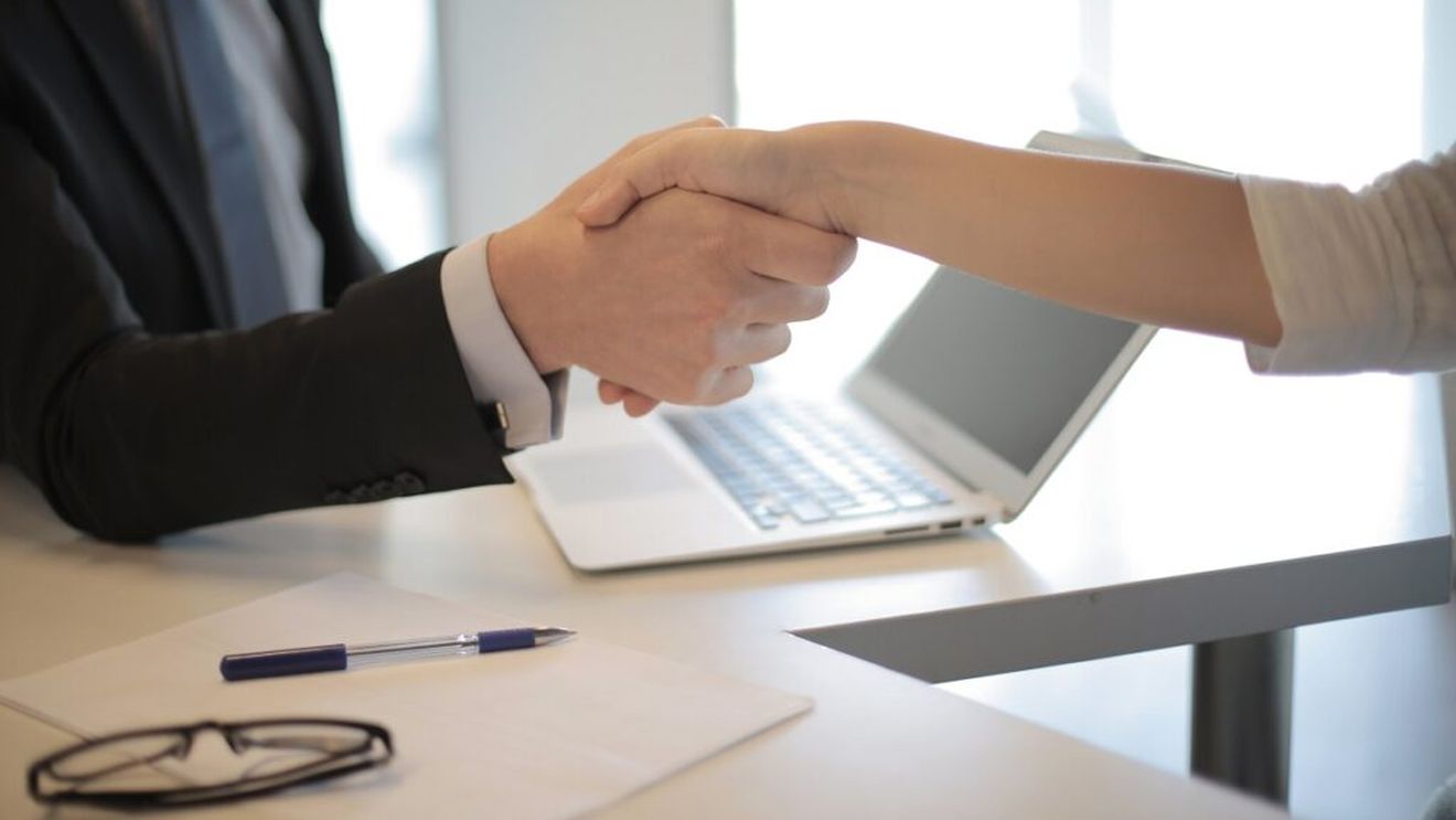 Piața românească de fuziuni și achiziții a înregistrat 63 de tranzacții în primele trei luni din 2024, o evoluție modestă față de anul trecut