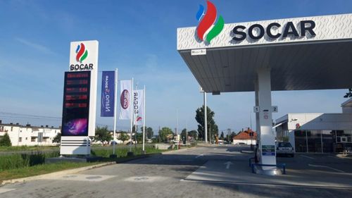 Afacerile LukOil din Bulgaria, rafinăria Burgas, 220 de benzinării și 9 depozite de carburanți, ar putea ajunge la azerii de la SOCAR. Compania azeră ar putea deveni astfel jucător major și în România pe piața comercializării de benzină și motorină