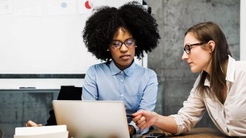 Jumătate dintre europeni vor să își caute un nou loc de muncă în 2026, dar mulți se simt nepregătiți să găsească unul