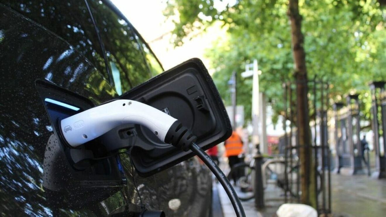 Studiu: China a cheltuit cel puțin 230 de miliarde de dolari pentru a susține industria automobilelor electrice