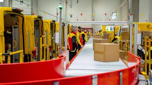 Inteligența artificială preia controlul în logistică. Companiile investesc milioane în implementare