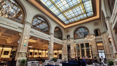 Ce clădiri pline de istorie din București au fost renovate în ultimii ani: de la hotelul Ambasador, până la fosta clădire a băncii Marmorosch și promisiuni care nu s-au mai realizat 