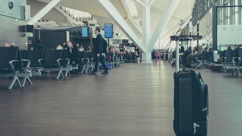 Transportul aerian de pasageri a scăzut cu 26% în prima jumătate a anului. Care au fost cele mai aglomerate aeroporturi