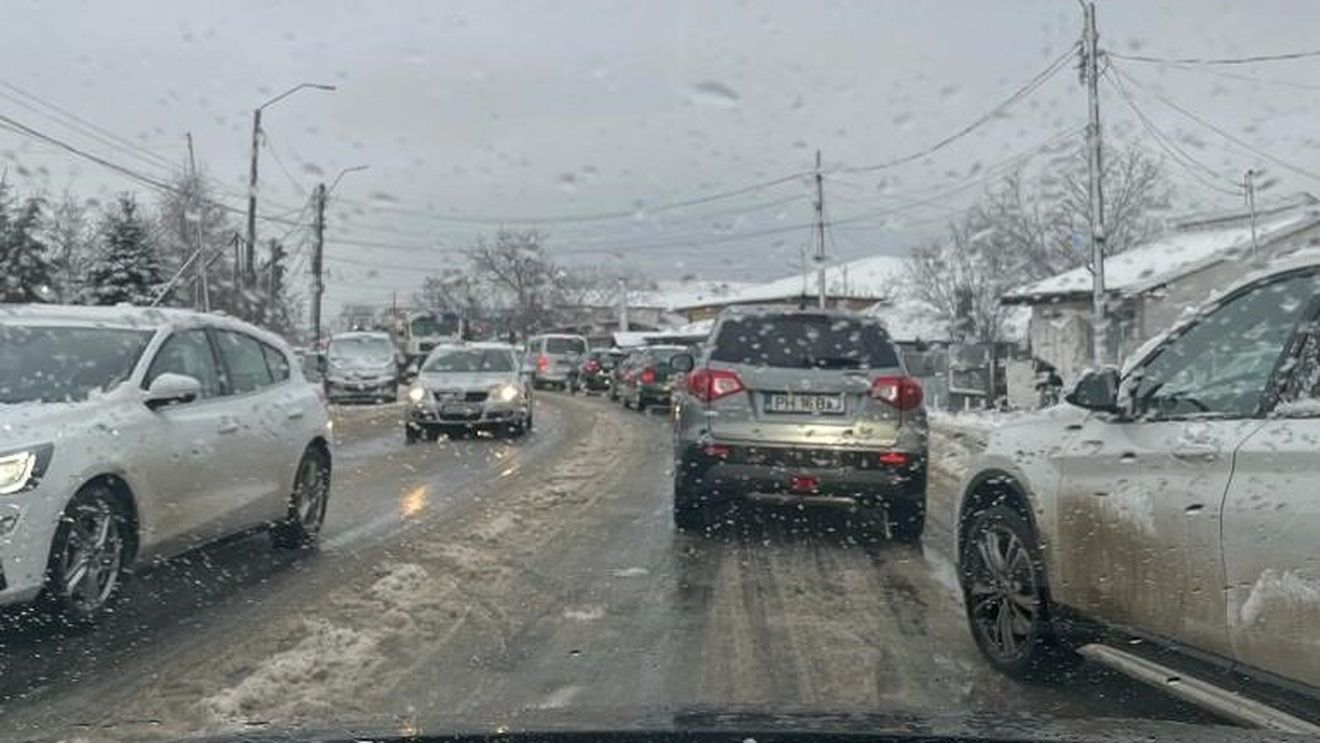 Coloană de mașini de aproximativ patru kilometri pe tronsonul Comarnic-Ploieşti către Braşov