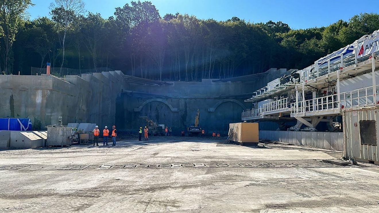 Comisarul european Adina Vălean: România riscă să piardă până la 300 de milioane de euro din finanţarea pentru calea ferată Braşov-Sighişoara