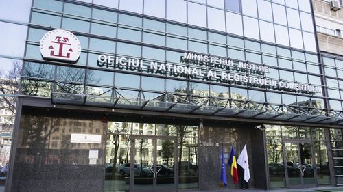 Continuă protestele angajaţilor de la Registrul Comerţului/ Ei reclamă inechităţile salariale şi lipsa de personal/ Activitatea cu publicul, suspendată