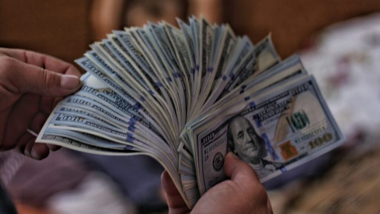 Ciolacu: Angajații companiilor publice, inclusiv șefii, vor fi plătiți în funcție de performanță