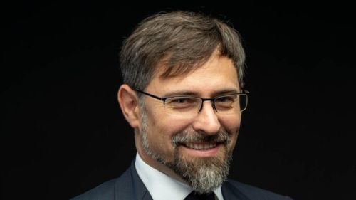 Un fost învățător și profesor de religie gestionează tranzacții online, de milioane de euro, cu activele companiilor în insolvență