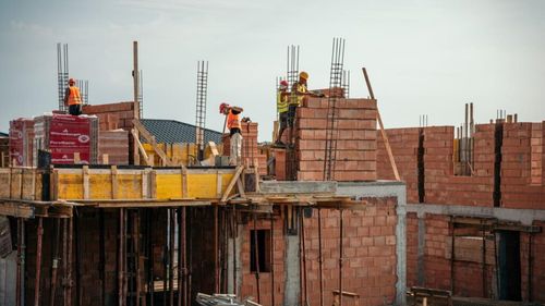 Ștefan Mandachi investește cinci milioane de euro într-un complex de case în comuna Miroslava, din județul Iași/ Antreprenorul român vrea un model de franciză