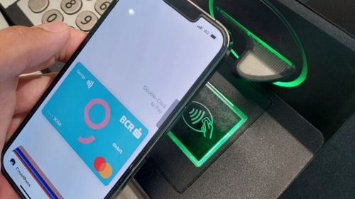 BCR introduce retragerea contactless la bancomate și multifuncționale, chiar și pentru cardurile emise de alte bănci