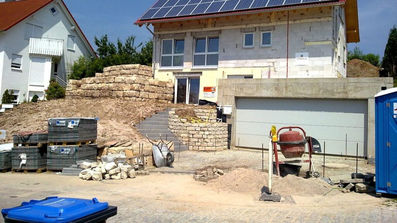 EXCLUSIV Guvernul va finanța prin PNRR anveloparea sau instalarea de panouri fotovoltaice în 34.000 de gospodării. Schema are buget de 534 milioane de euro / Gospodăriile vulnerabile care anvelopează pot lua separat și un voucher de 25.000 lei pentru fotovoltaice