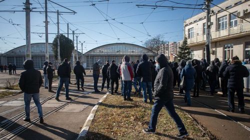 UPDATE A treia zi de grevă în București: Șoferii au început să se întoarcă la muncă/ Lista traseelor unde a fost reluat transportul în comun/ Doar 15 vehicule circulă sâmbătă dimineață, deși judecătorii au impus reluarea activității